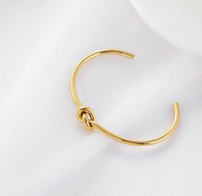 NOÉA Knot Armreifen